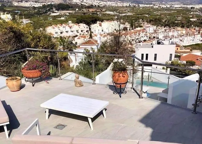 Modern + Infinity Pool. Views In Nerja! Villa