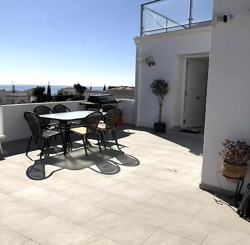 Modern + Infinity Pool. Views In Nerja! Villa Nerja