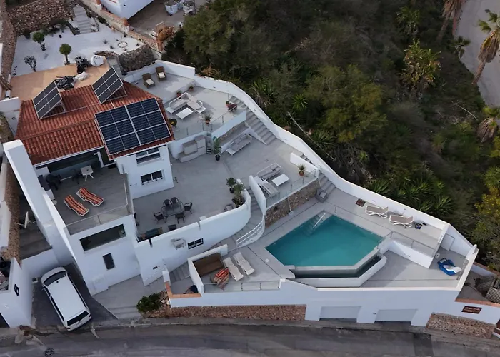 Modern + Infinity Pool. Views In Nerja! ネルハ