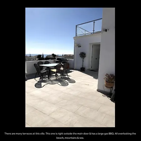 Modern + Infinity Pool. Views In Nerja! Villa Nerja